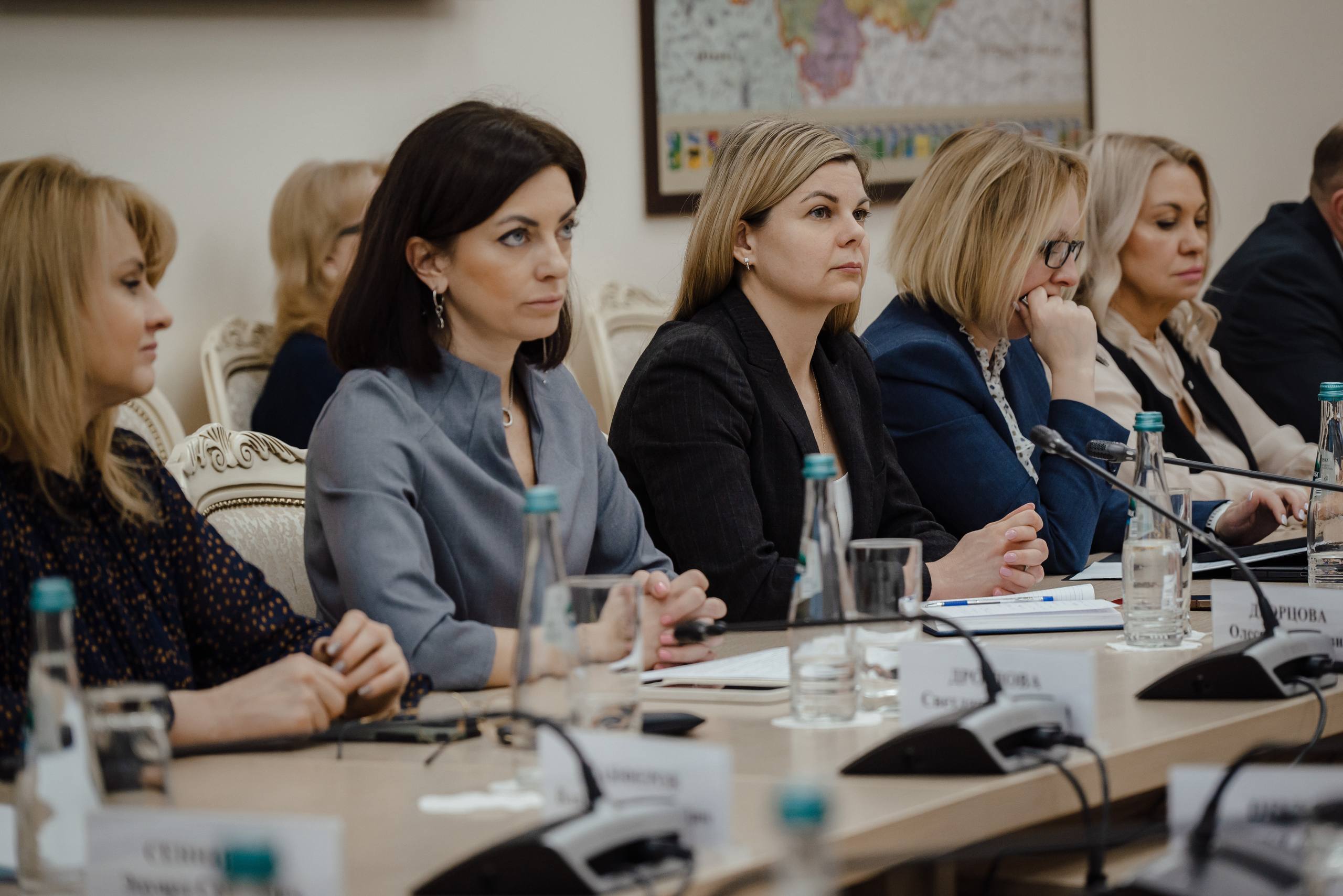 Александр Хинштейн: Итоги прошедшей недели и планы на текущую — по ВКС провёл заседание Правительства Курской области Александр Хинштейн: Итоги прошедшей недели и планы на текущую — по ВКС провёл заседание Правительства Курской области