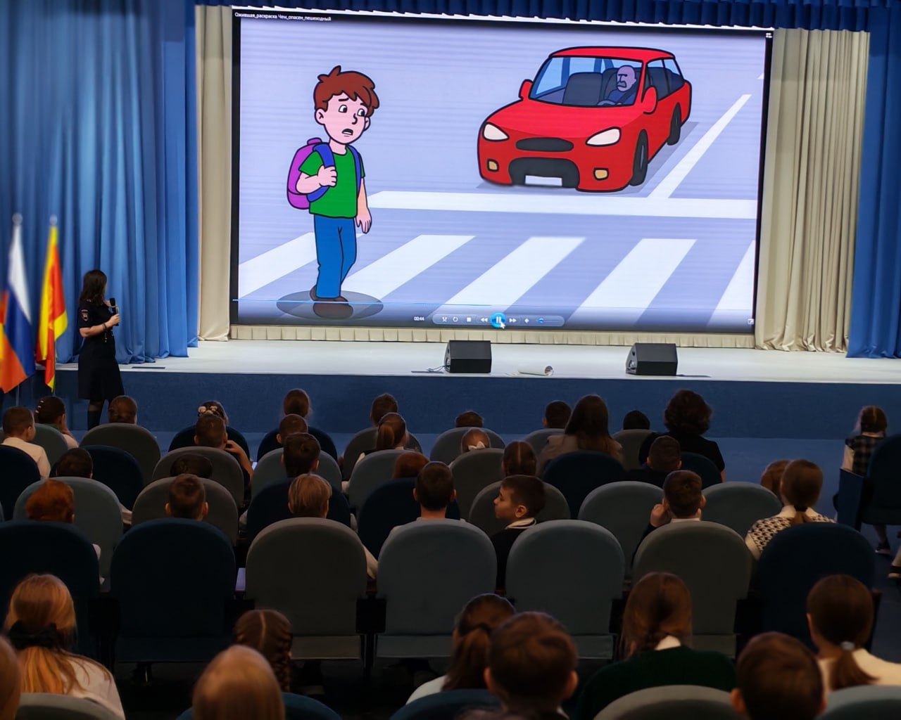 Сотрудники Госавтоинспекции напомнили школьникам о безопасности пешеходов на проезжей части Сотрудники Госавтоинспекции напомнили школьникам о безопасности пешеходов на проезжей части