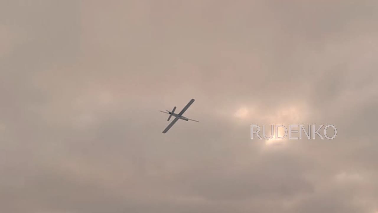 Андрей Руденко: На Краснолиманском направлении расчёт барражирующих боеприпасов «Ланцет» войск беспилотных систем в составе группировки войск «Запад» уничтожил инженерную технику ВСУ, предотвратив попытку противника...