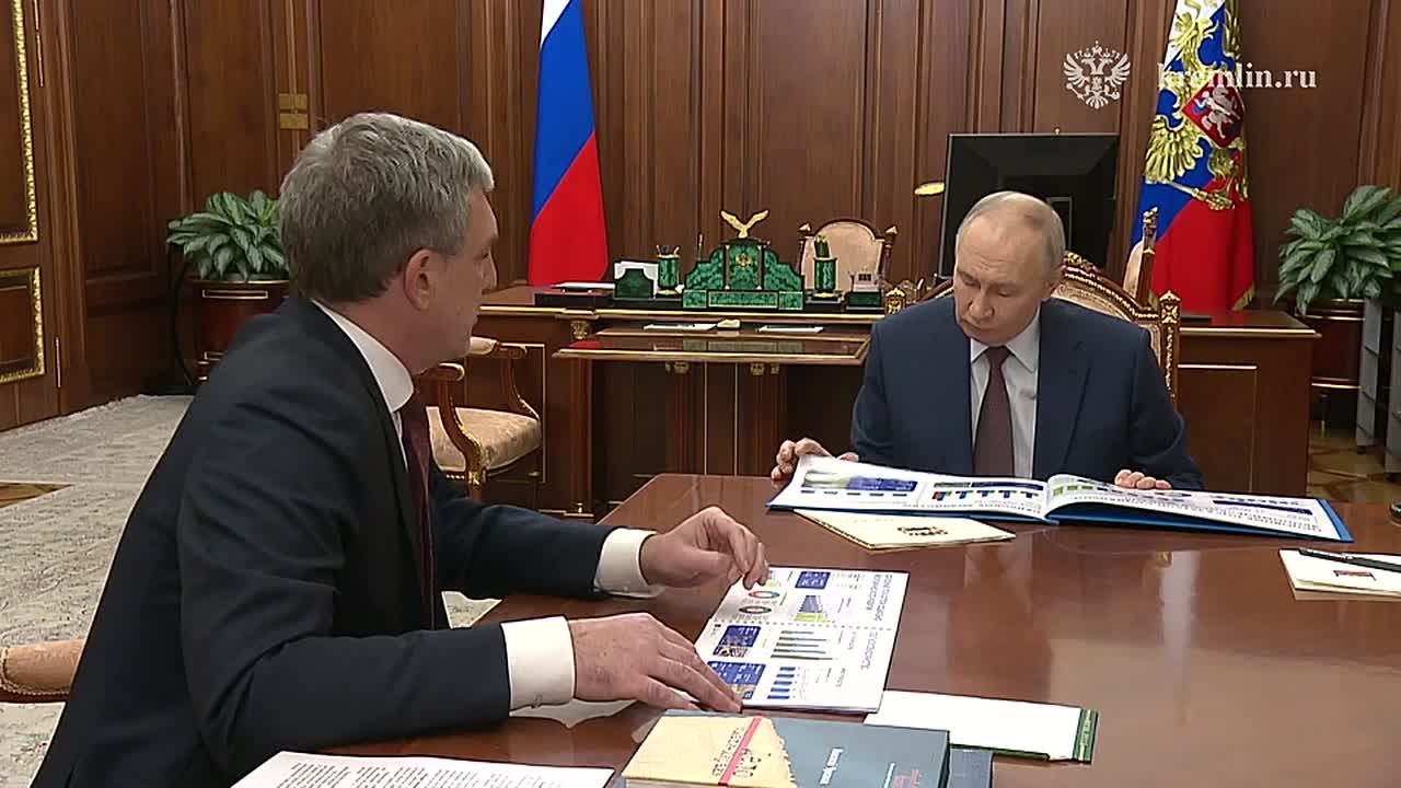 Владимир Путин провёл рабочую встречу с губернатором Амурской области