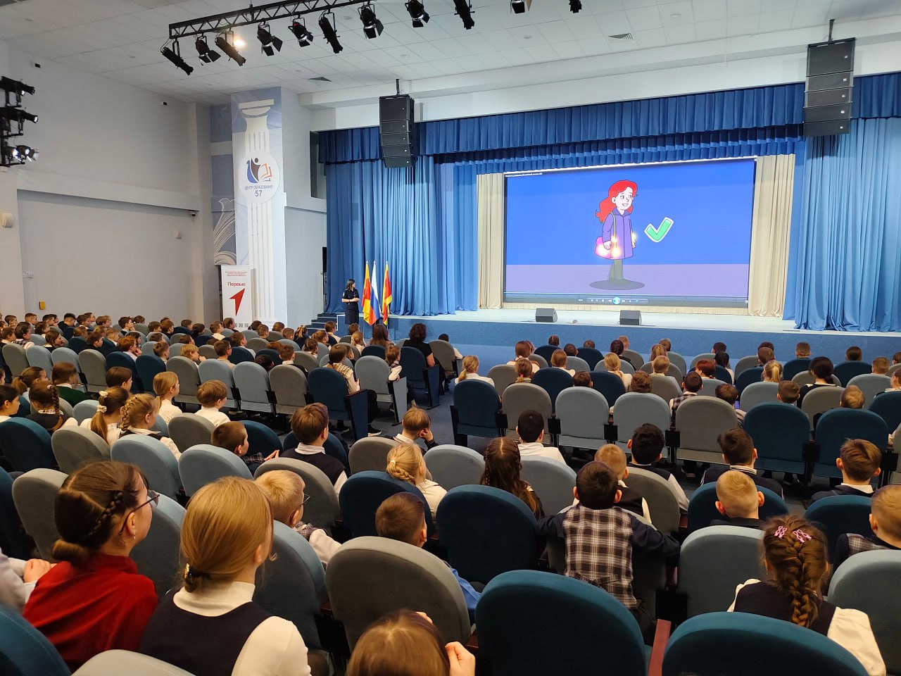 Сотрудники Госавтоинспекции напомнили школьникам о безопасности пешеходов на проезжей части Сотрудники Госавтоинспекции напомнили школьникам о безопасности пешеходов на проезжей части