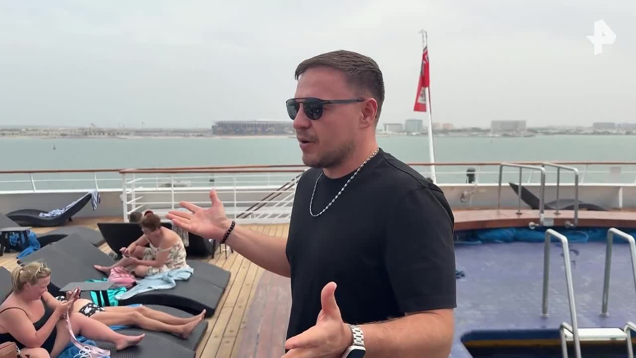 Забитый отдыхающими круизный лайнер Celestial Journey простоит в порту в Дохе до 7 марта