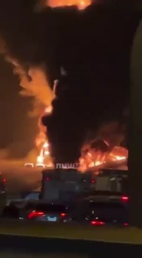 Частичное обрушение крыши произошло в посольстве США в Эр-Рияде из-за удара беспилотников, сообщает WP