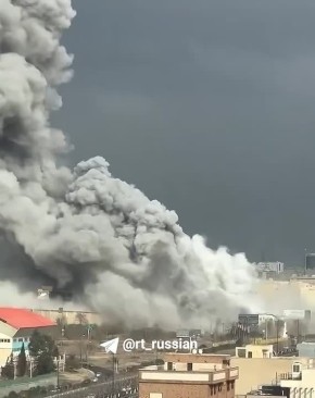 Густой дым заволок улицы Тегерана после мощного взрыва, сообщают израильские СМИ