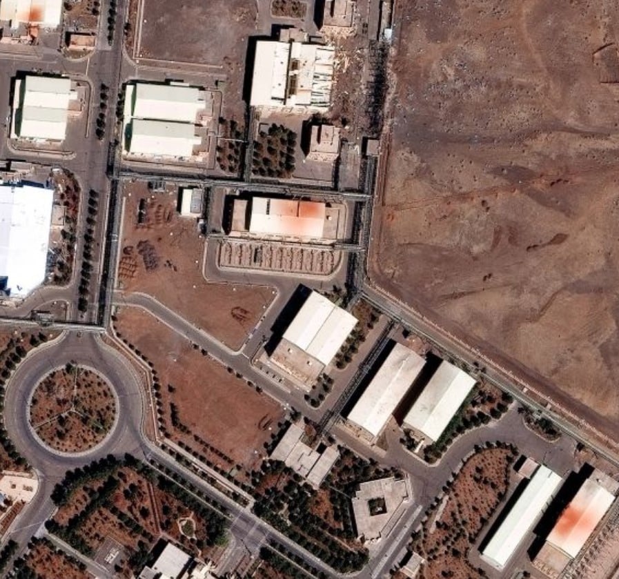 Ряд зданий поврежден на ядерном объекте в иранском Натанзе, сообщает CNN