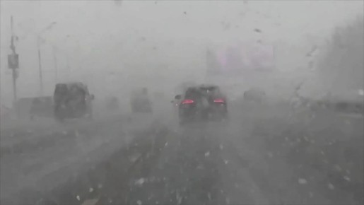 В Москве начался снегопад: видимость на дорогах упала до нескольких сотен метров