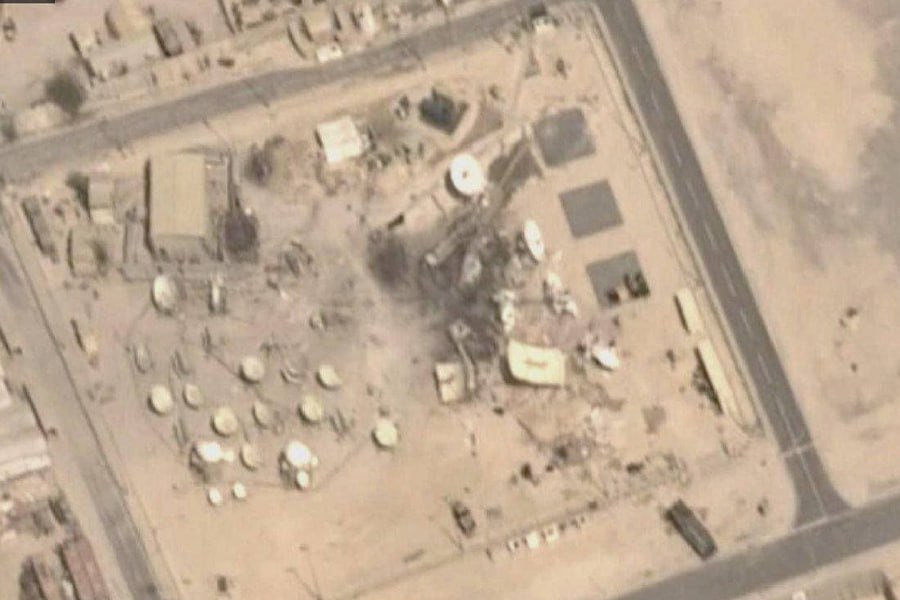 Иран нанес удар по коммуникационной инфраструктуре американских военных на Ближнем Востоке, повреждения зафиксированы как минимум на семи военных объектах, пишет The New York Times, изучив спутниковые снимки и проверив... Иран нанес удар по коммуникационной инфраструктуре американских военных на Ближнем Востоке, повреждения зафиксированы как минимум на семи военных объектах, пишет The New York Times, изучив спутниковые снимки и проверив...