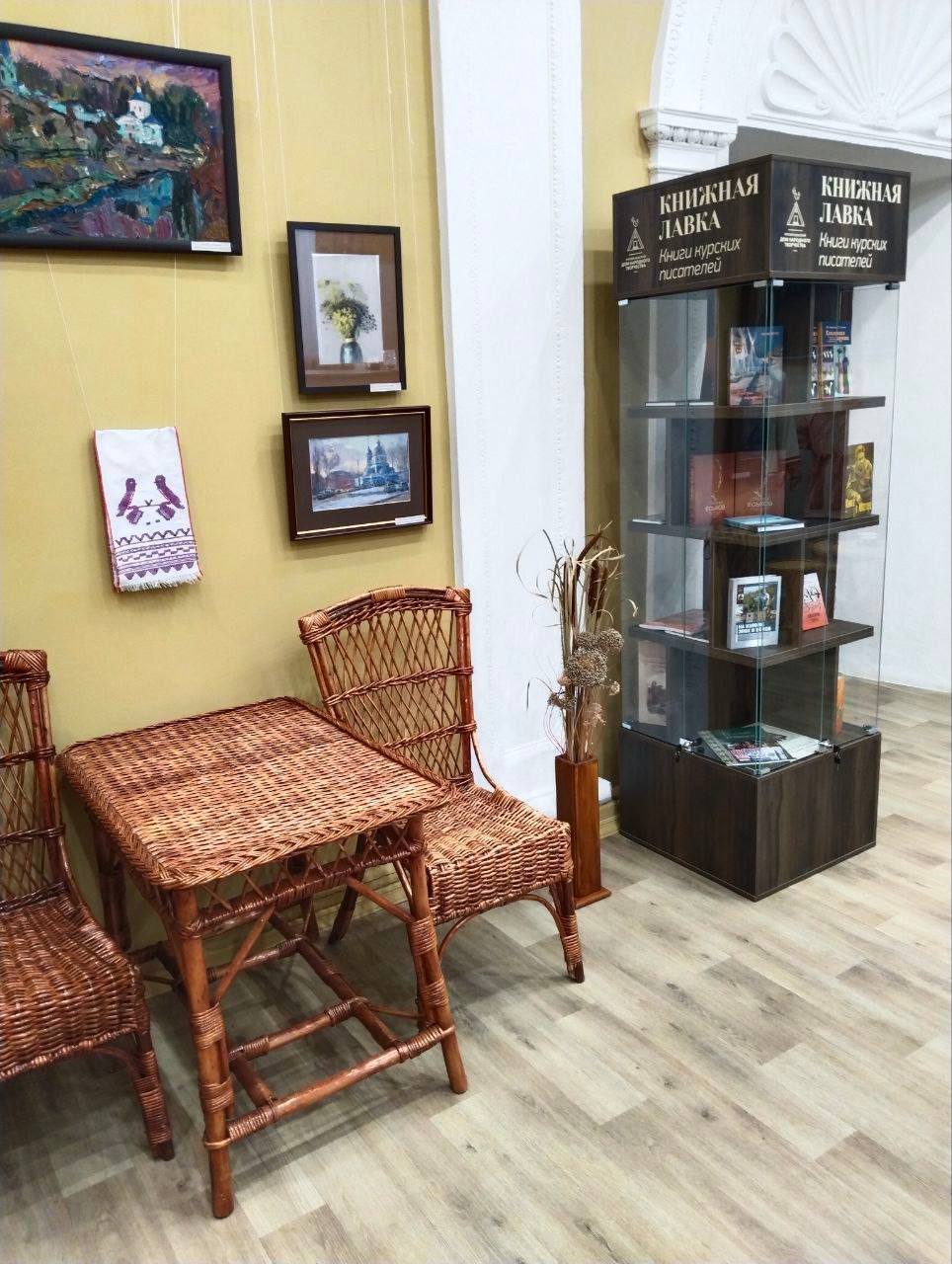 Александр Хинштейн: Продолжаем развивать сеть «Книжных лавок» на базе наших областных учреждений культуры Александр Хинштейн: Продолжаем развивать сеть «Книжных лавок» на базе наших областных учреждений культуры