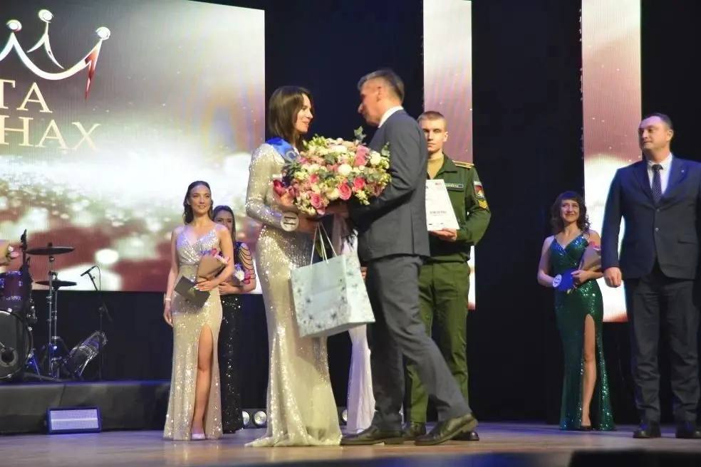 Сотрудницы УФСБ России по Тверской области, УССИ ФСО РФ в ЦФО и регионального УМВД России стали лучшими в конкурсе "Красота в погонах 2026" Сотрудницы УФСБ России по Тверской области, УССИ ФСО РФ в ЦФО и регионального УМВД России стали лучшими в конкурсе "Красота в погонах 2026"