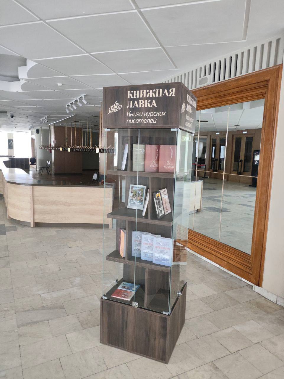 Александр Хинштейн: Продолжаем развивать сеть «Книжных лавок» на базе наших областных учреждений культуры Александр Хинштейн: Продолжаем развивать сеть «Книжных лавок» на базе наших областных учреждений культуры