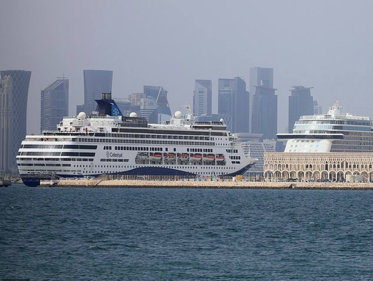 Валентин Богданов: Узники Ормузского пролива. Тысячи пассажиров круизных лайнеров оказались в ловушке в портах Персидского залива — в Дубае, Абу-Даби и Дохе