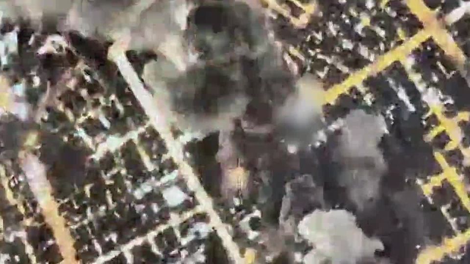 Армия Израиля заявила об ударе по защищенному подземному бункеру Али Хаменеи в столице Ирана Тегеране, в налете участвовали 50 истребителей