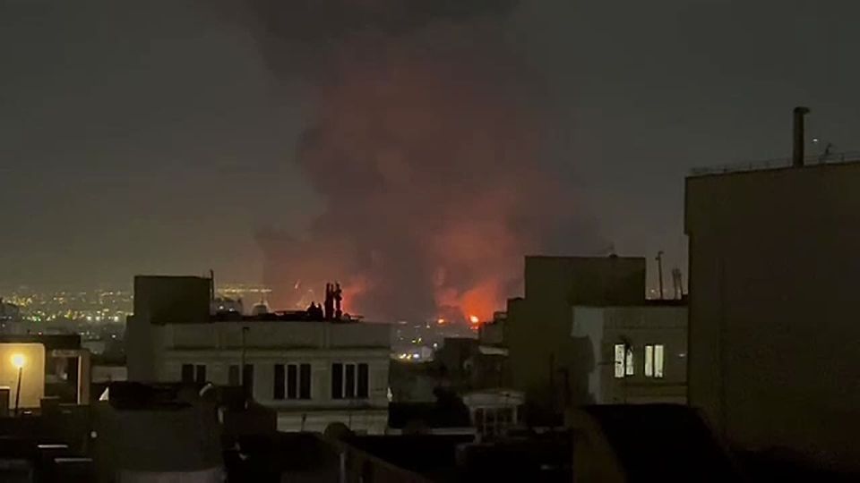 США и Израиль нанесли масштабные авиаудары по аэропорту Мехрабад в столице Ирана, сообщают местные СМИ