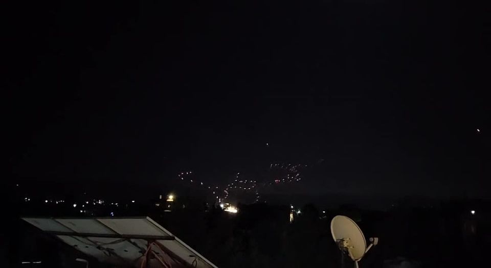 Израильский спецназ на вертолётах пытается провести десантную операцию в долине Бекаа на востоке Ливана, утверждает корреспондент Al Mayadeen