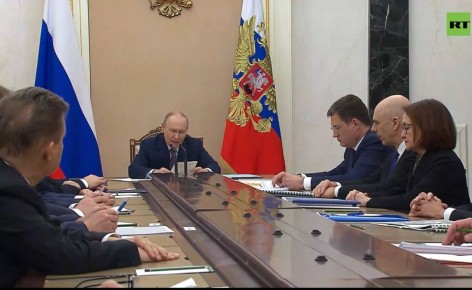 Россия не раз предупреждала, что попытки дестабилизировать ситуацию на Ближнем Востоке поднимут цены на нефть и газ, подчеркнул Путин