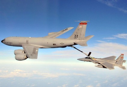 ������� ������������ ������� ������� � ���������� �������� ��������-���������� KC-135 ��� ������