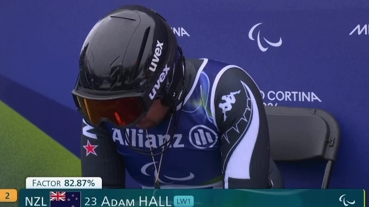 Лыжник из Новой Зеландии расплакался, когда россиянин Алексей Бугаев обошёл его и выиграл золото в слаломе