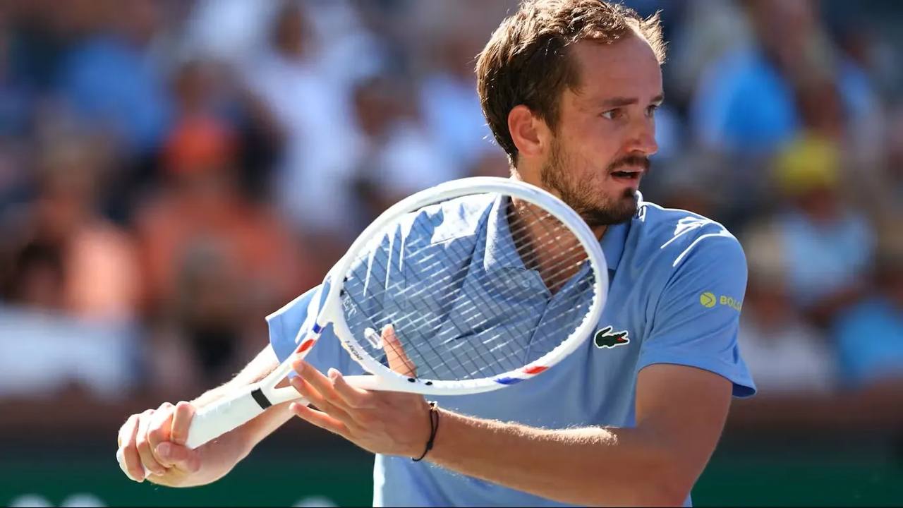 Даниил Медведев одержал победу над эиспанцем Карлосом Алькарасом в полуфинале на турнире "Мастерс" в Индиан-Уэллсе