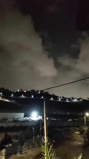 Иран запустил ракеты в Израиль — пожары от падения обломков зафиксированы в разных частях страны