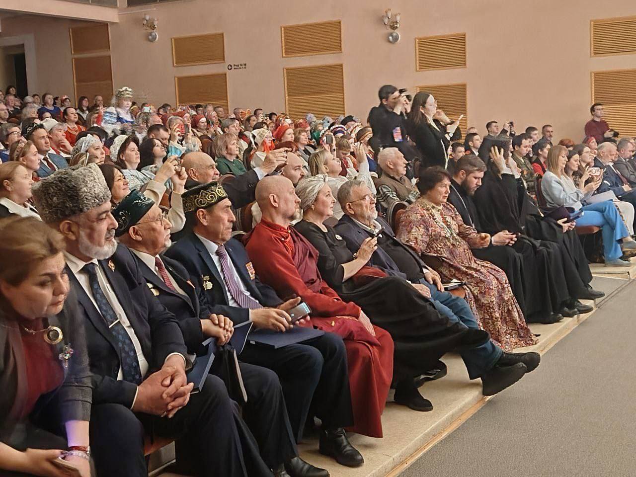 Владимир Зорин и Владимир Журавлев приняли участие в обсуждении проведения Года единства народов России в Ленинградской области Владимир Зорин и Владимир Журавлев приняли участие в обсуждении проведения Года единства народов России в Ленинградской области