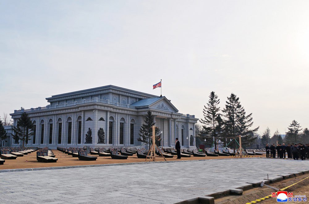 Ким Чен Ын проинспектировал строительство музея, посвященного бойцам КНДР, участвовавшим в освобождении Курской области Ким Чен Ын проинспектировал строительство музея, посвященного бойцам КНДР, участвовавшим в освобождении Курской области